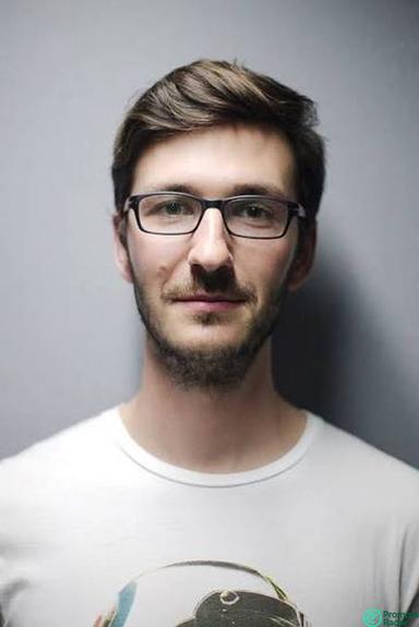 How create a studio profile image with Chatgpt5 prompt 