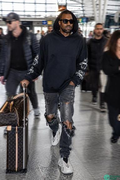 Celebrity Airport Paparazzi Shot with ChatGPT prompt